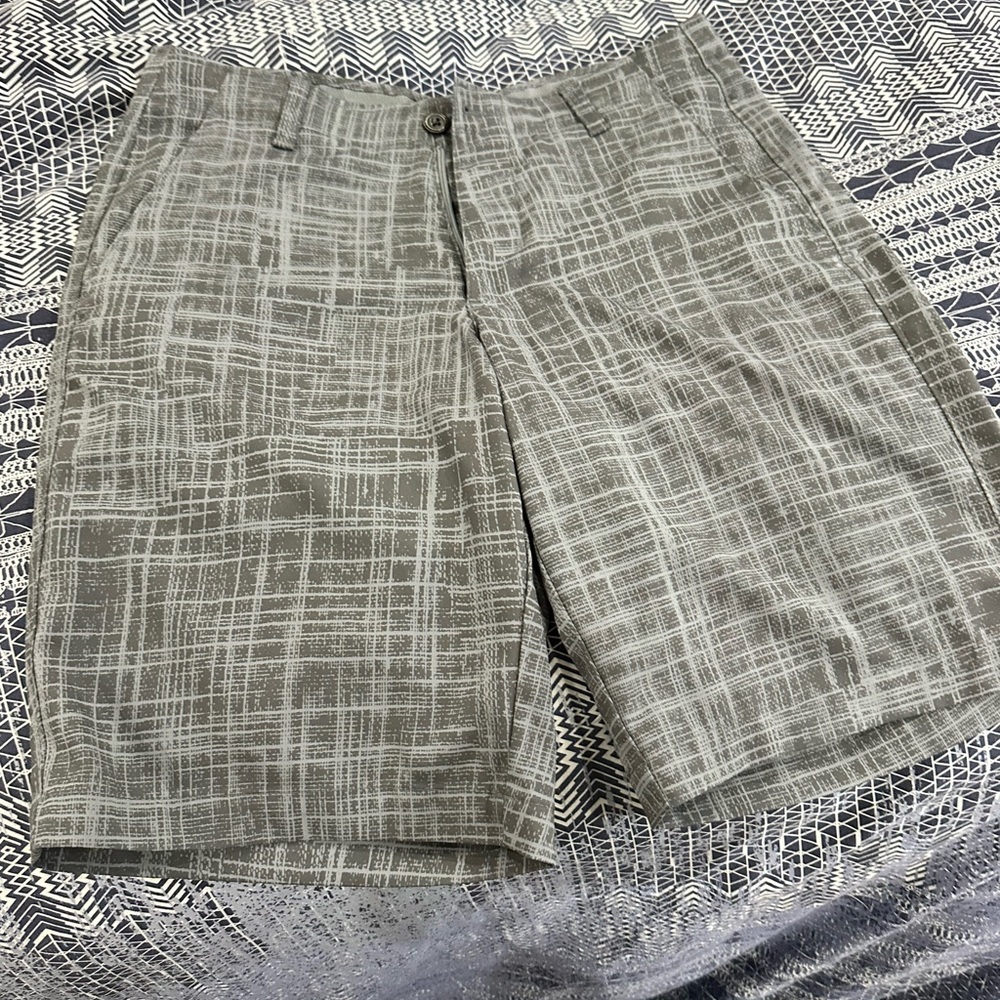 Under Armour golf / hybrid shorts. Size 32